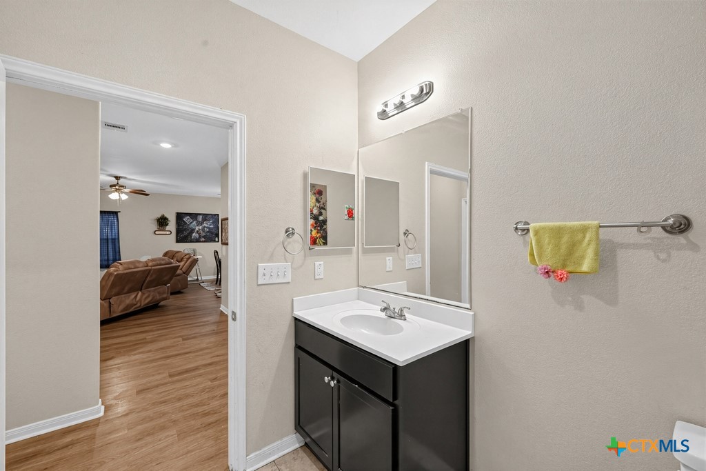 820 S Benavides Street Property Photo 32