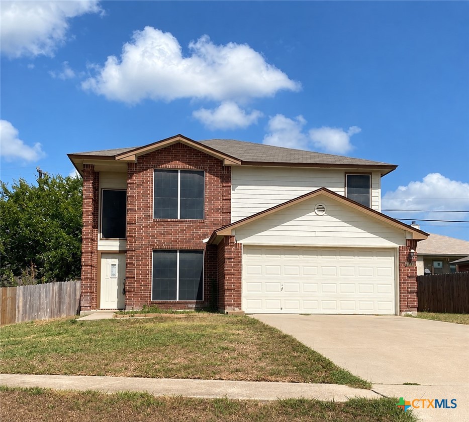 4405 Twin Oaks Circle Property Photo 1
