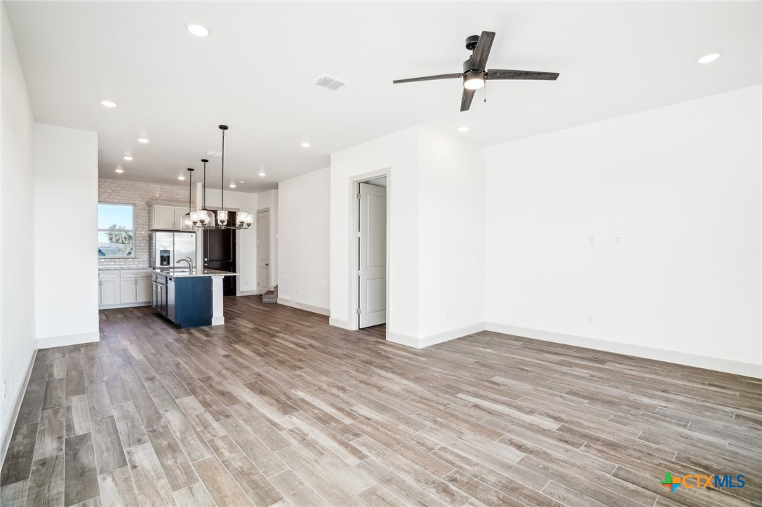 289 Stargrass B Property Photo 4