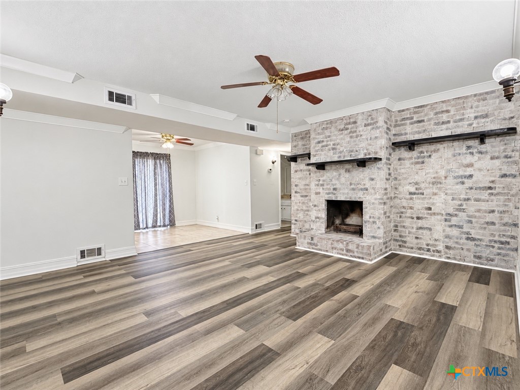 720 Whitewing Street Property Photo 4