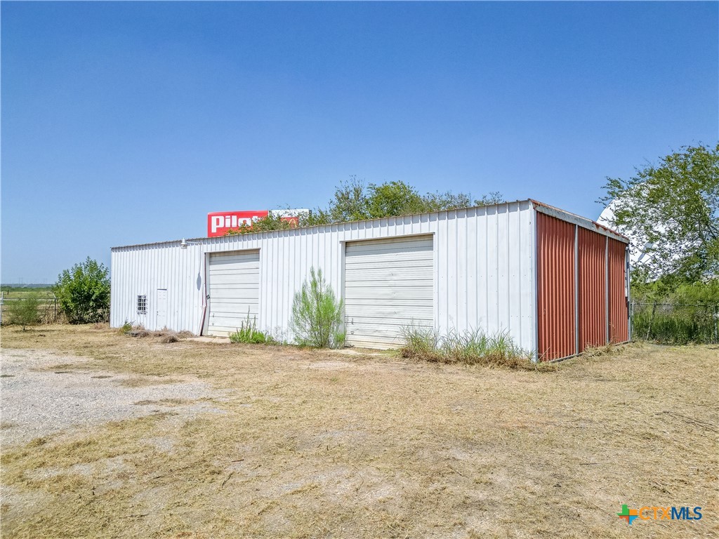 8956 N Us Highway 183 Property Photo 4