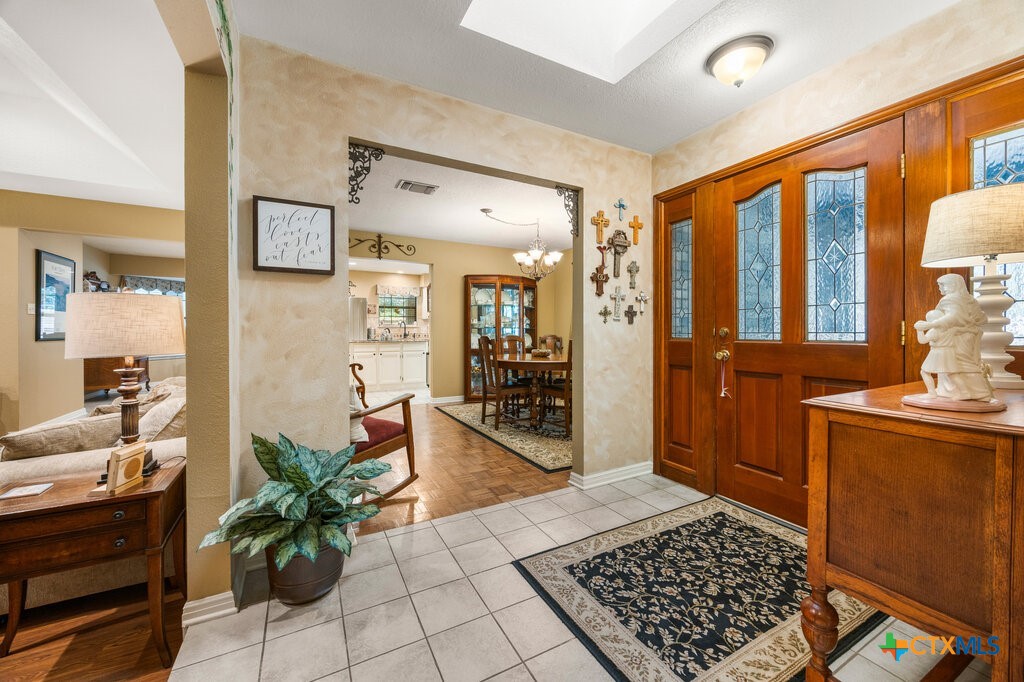 112 Golden Morn Property Photo 3