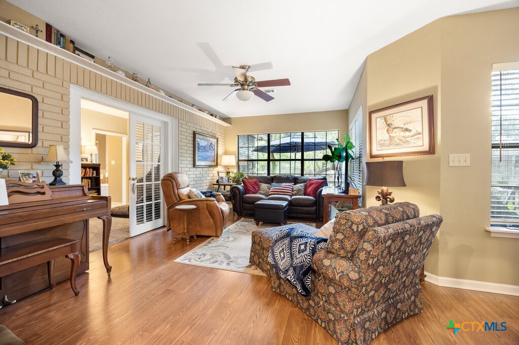 112 Golden Morn Property Photo 6
