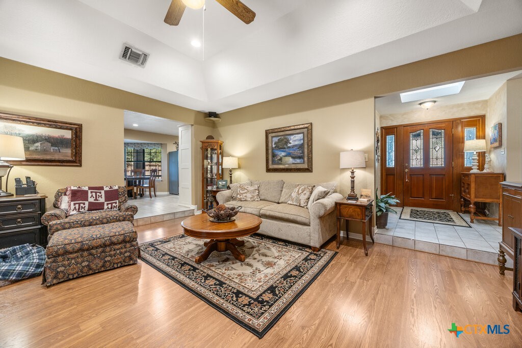 112 Golden Morn Property Photo 9