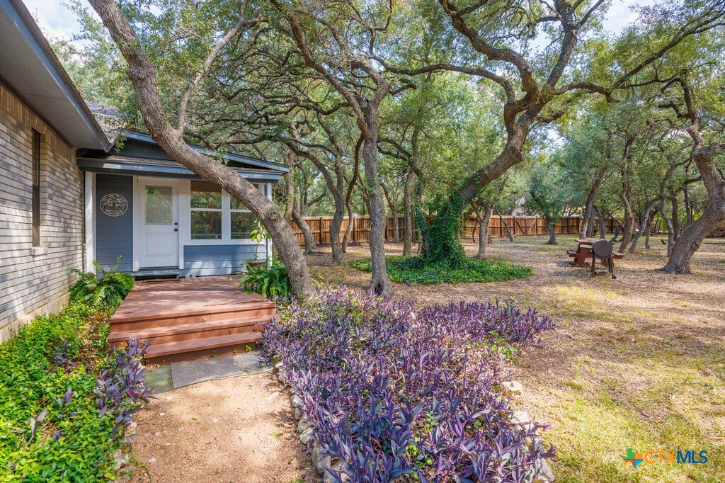 112 Golden Morn Property Photo 32