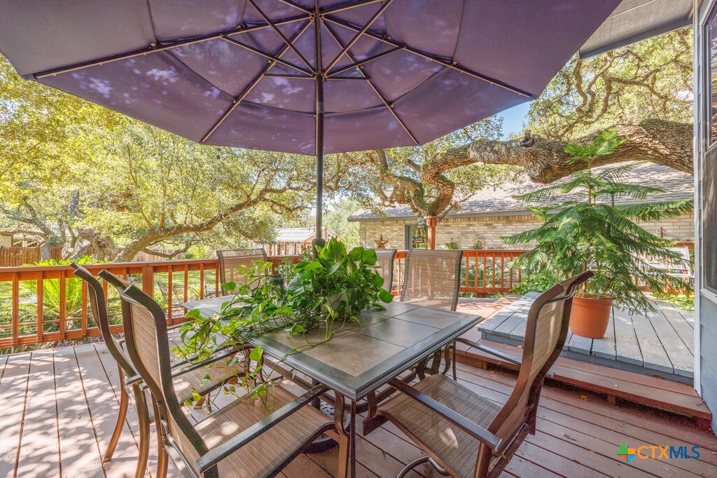 112 Golden Morn Property Photo 35