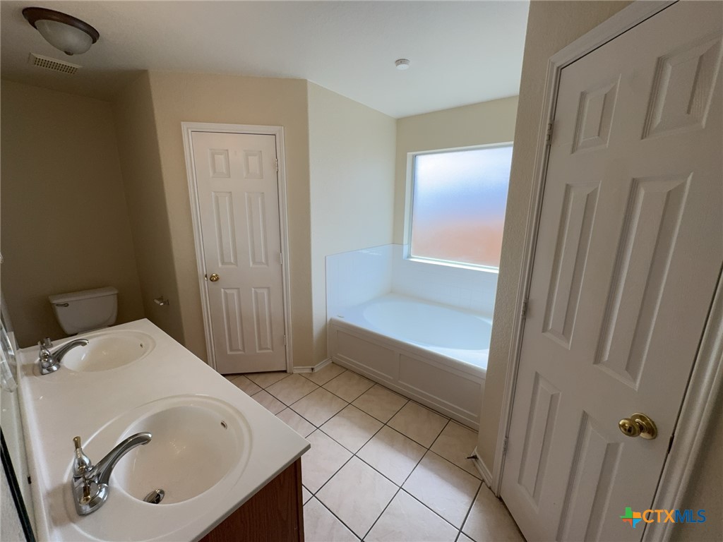 5302 Jitterbug Court Property Photo 15