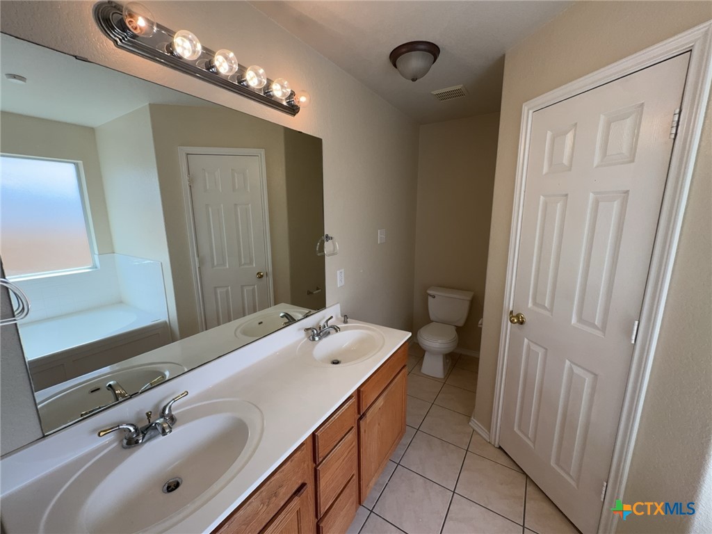 5302 Jitterbug Court Property Photo 16