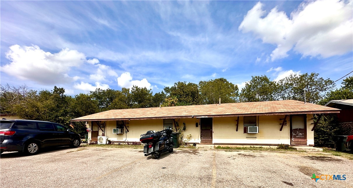 611 MCARTHUR Drive Property Photo 1