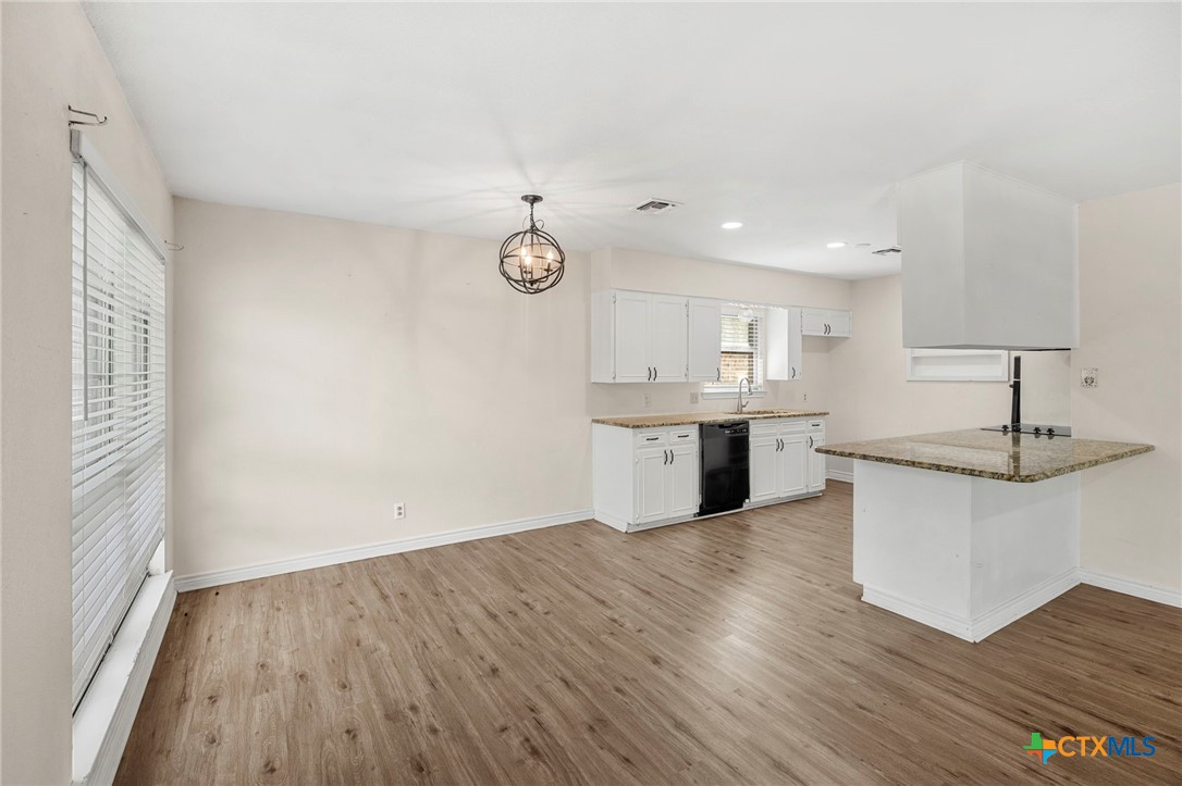 3210 Magnolia Boulevard Property Photo 7