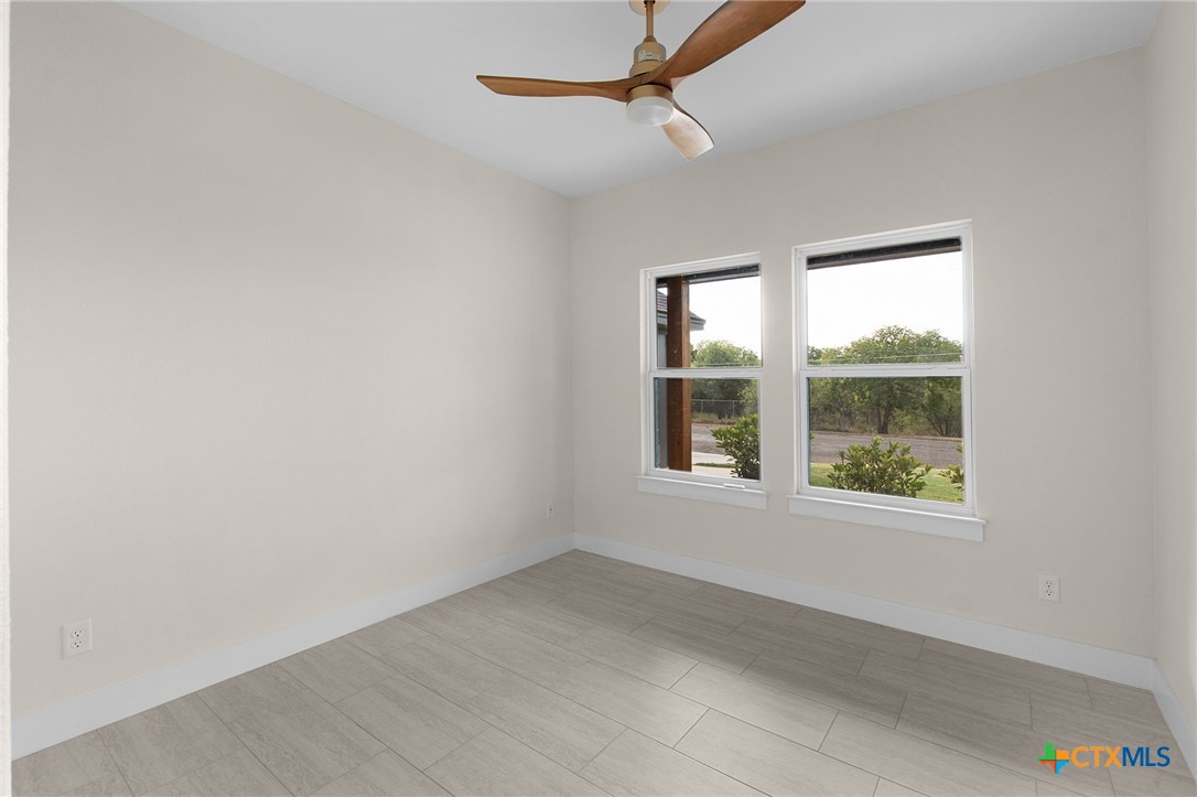 1105 W 1st Street Property Photo 19