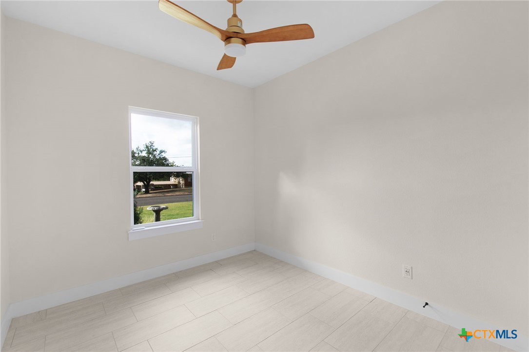1105 W 1st Street Property Photo 22