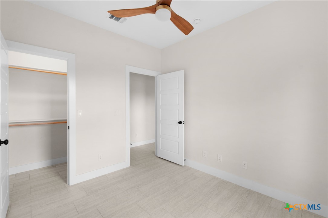 1105 W 1st Street Property Photo 23