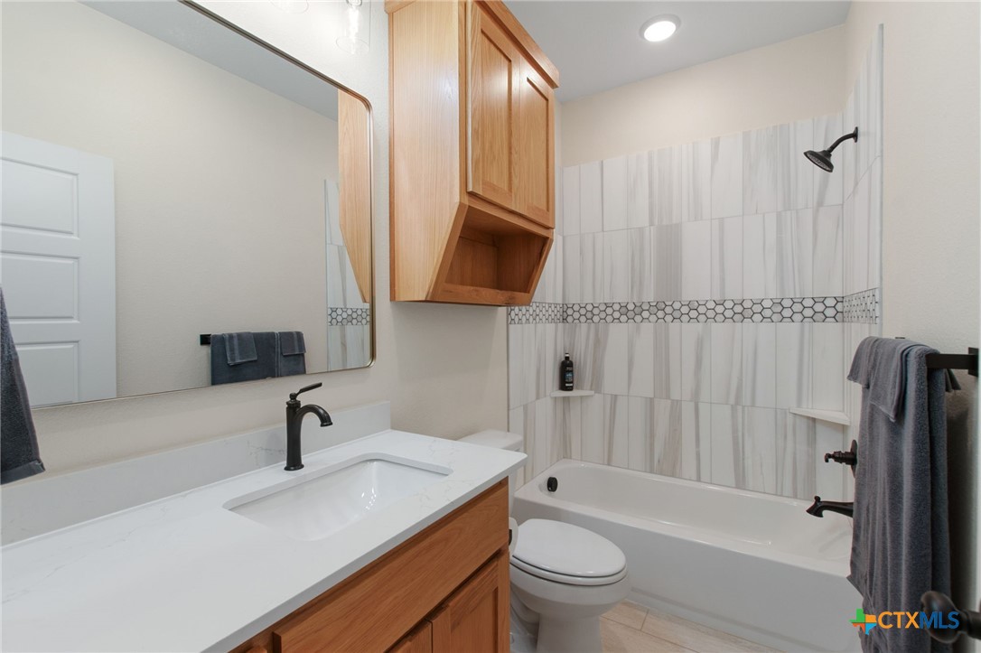 1105 W 1st Street Property Photo 24