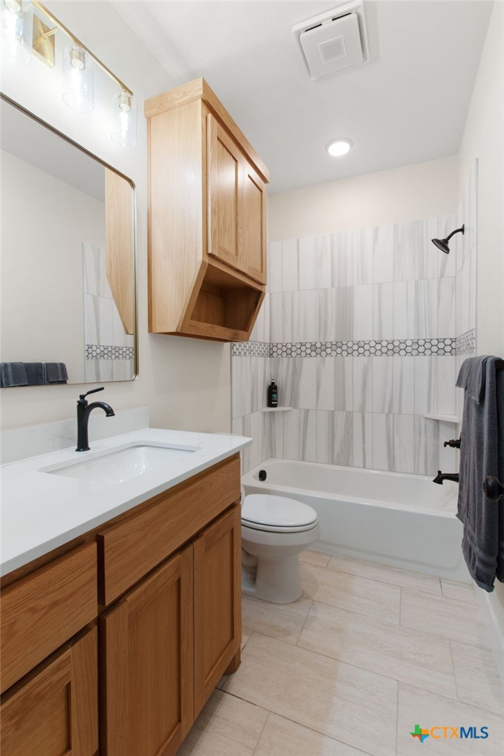 1105 W 1st Street Property Photo 25