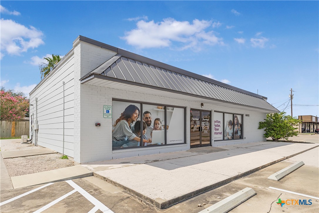 6601 N Navarro Street Property Photo 2