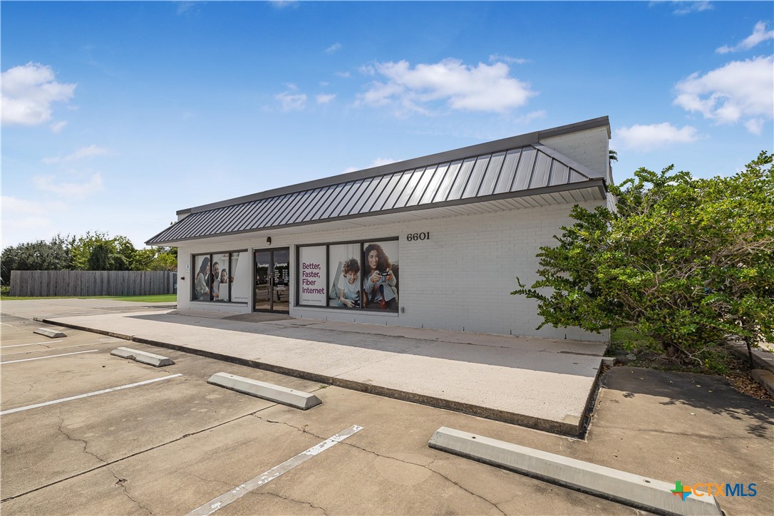 6601 N Navarro Street Property Photo 3