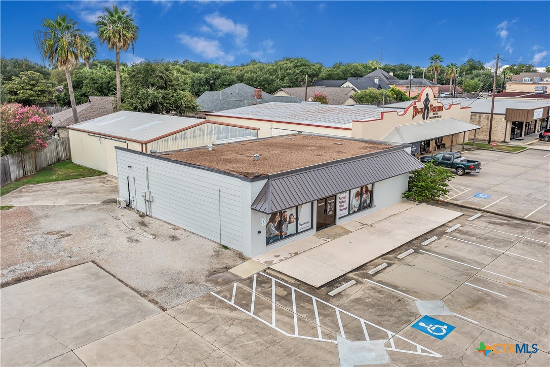 6601 N Navarro Street Property Photo 4