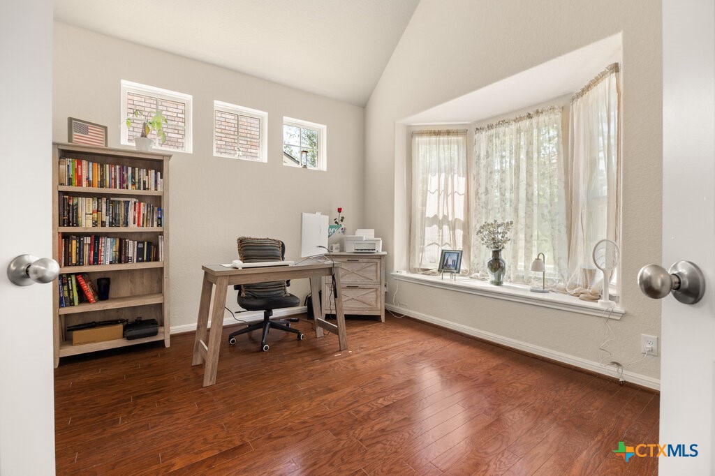 640 Cavan Property Photo 4