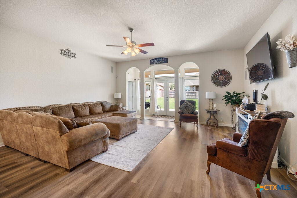 640 Cavan Property Photo 7