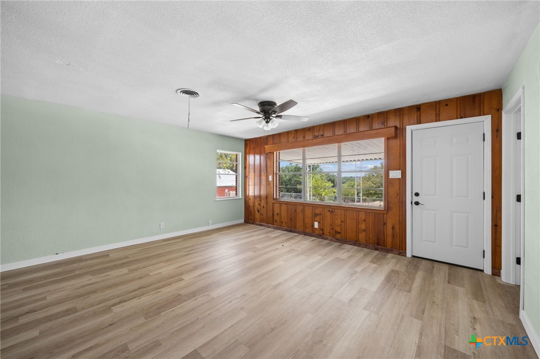 1002 College Street Property Photo 4