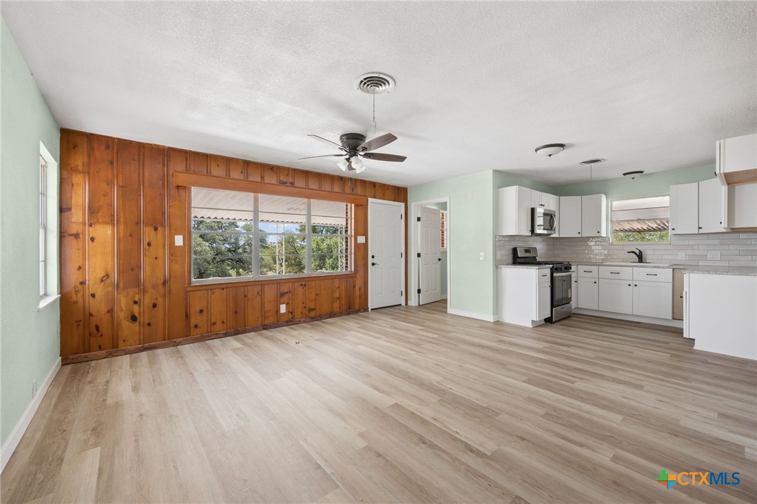 1002 College Street Property Photo 5