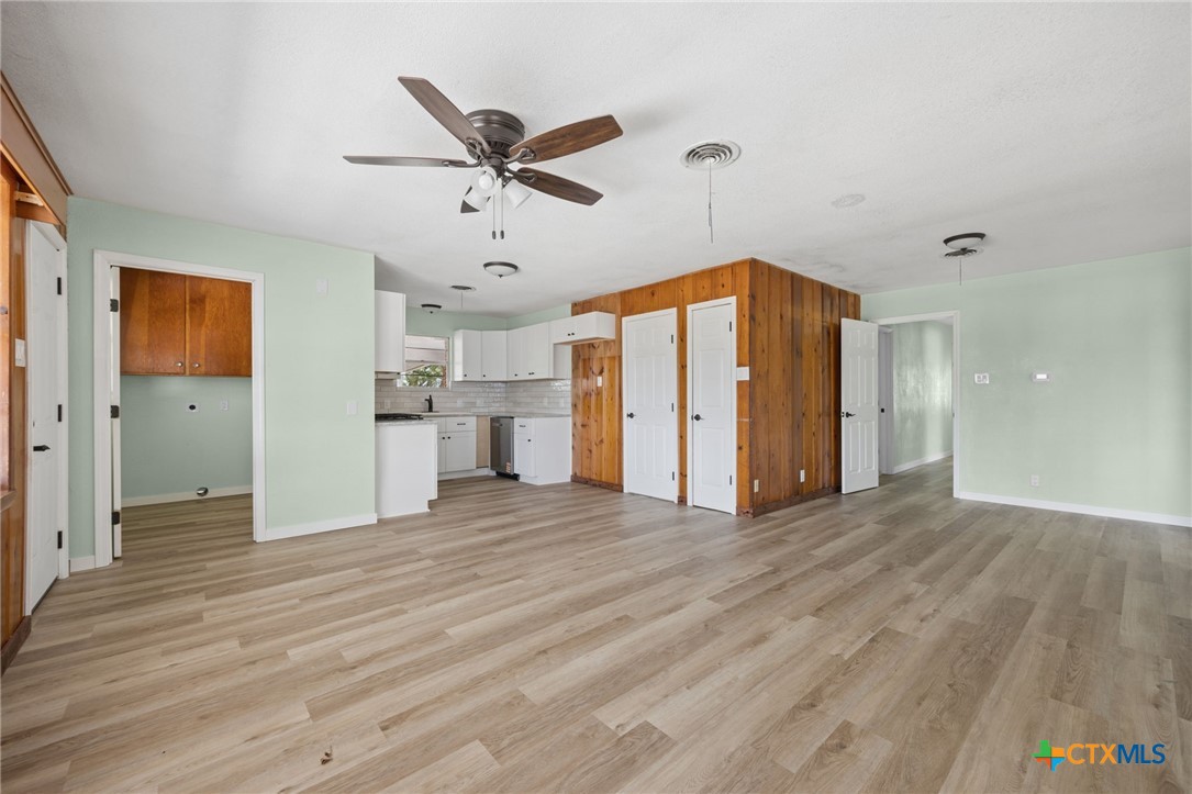 1002 College Street Property Photo 8