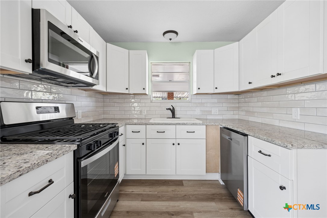 1002 College Street Property Photo 10
