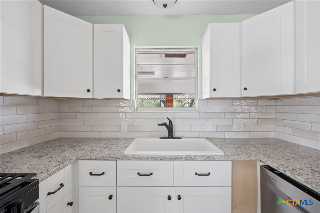1002 College Street Property Photo 11
