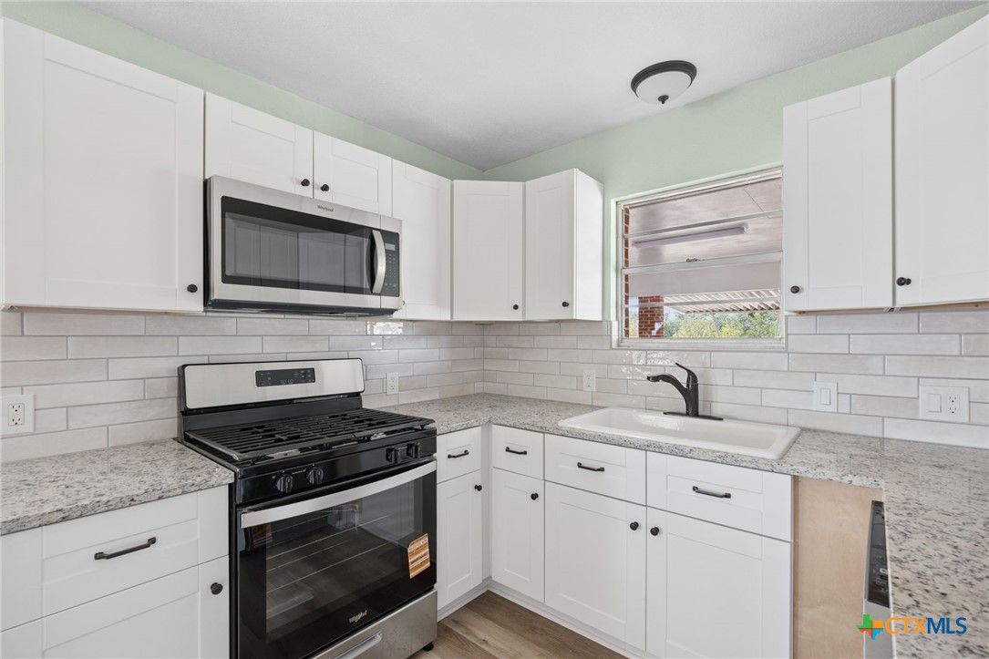1002 College Street Property Photo 12