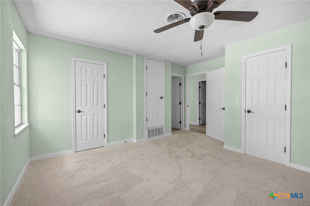 1002 College Street Property Photo 15