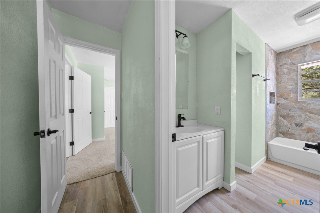 1002 College Street Property Photo 16