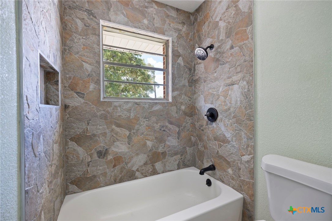 1002 College Street Property Photo 17