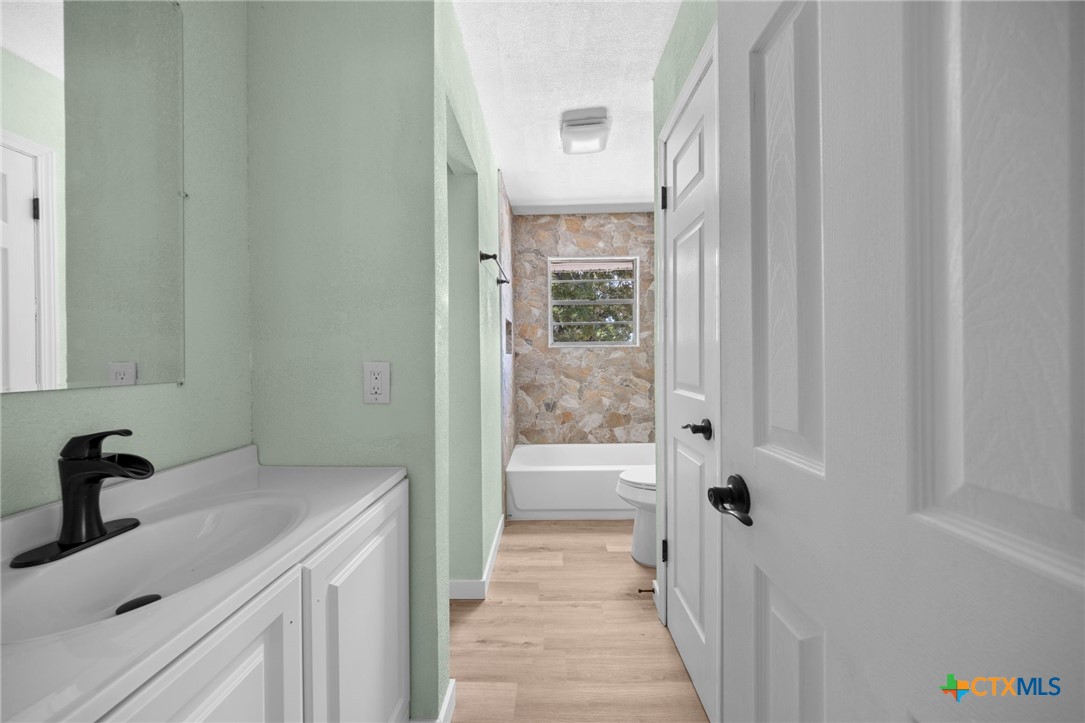 1002 College Street Property Photo 18