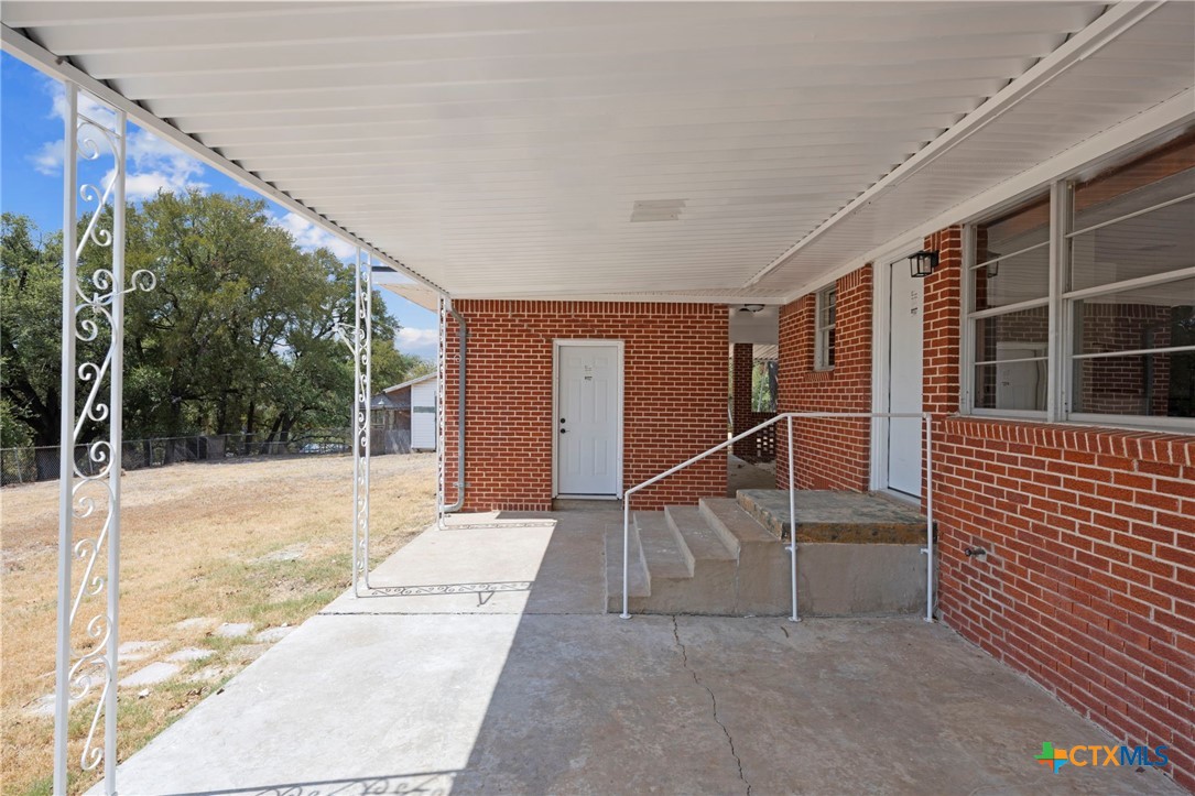 1002 College Street Property Photo 25