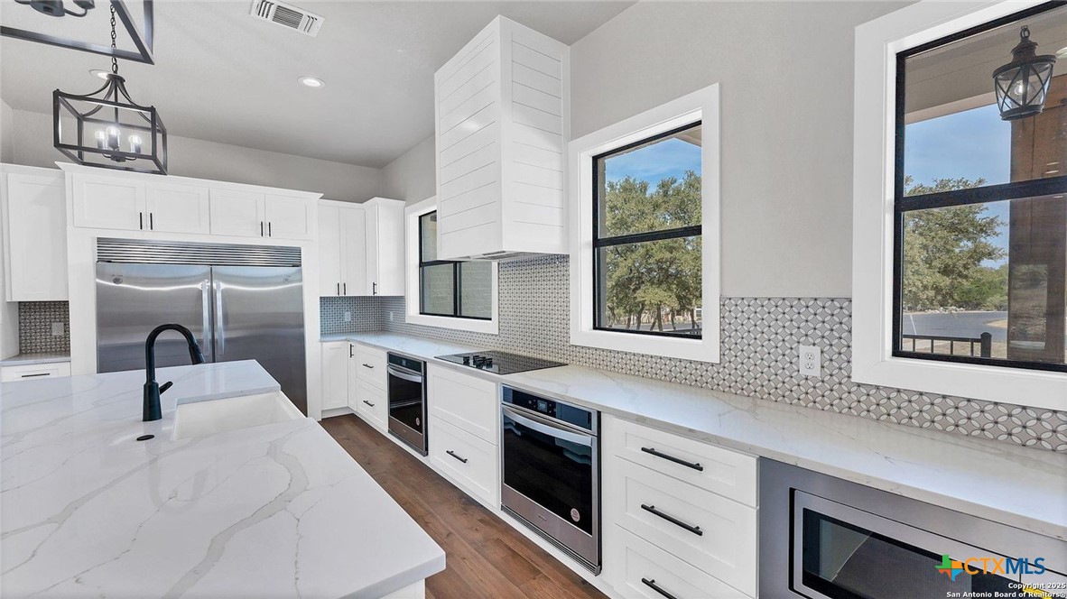725 Winding View Property Photo 5