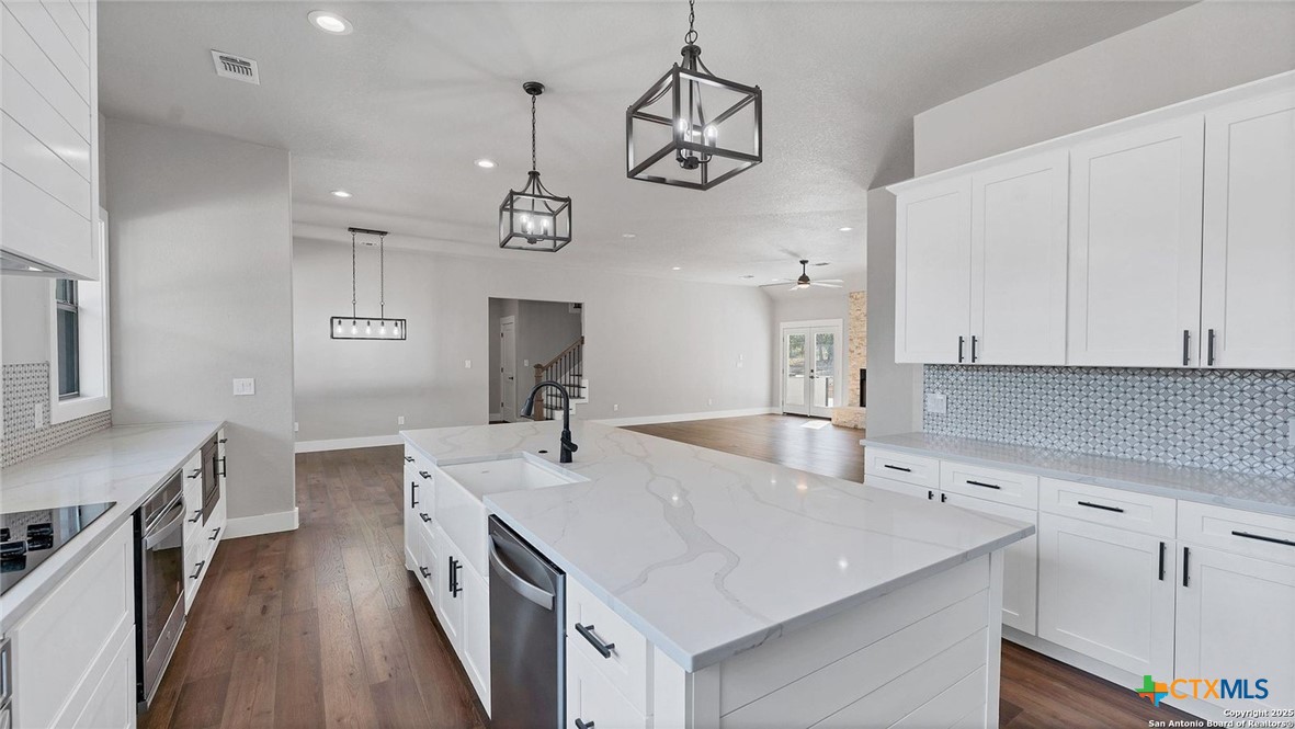 725 Winding View Property Photo 6