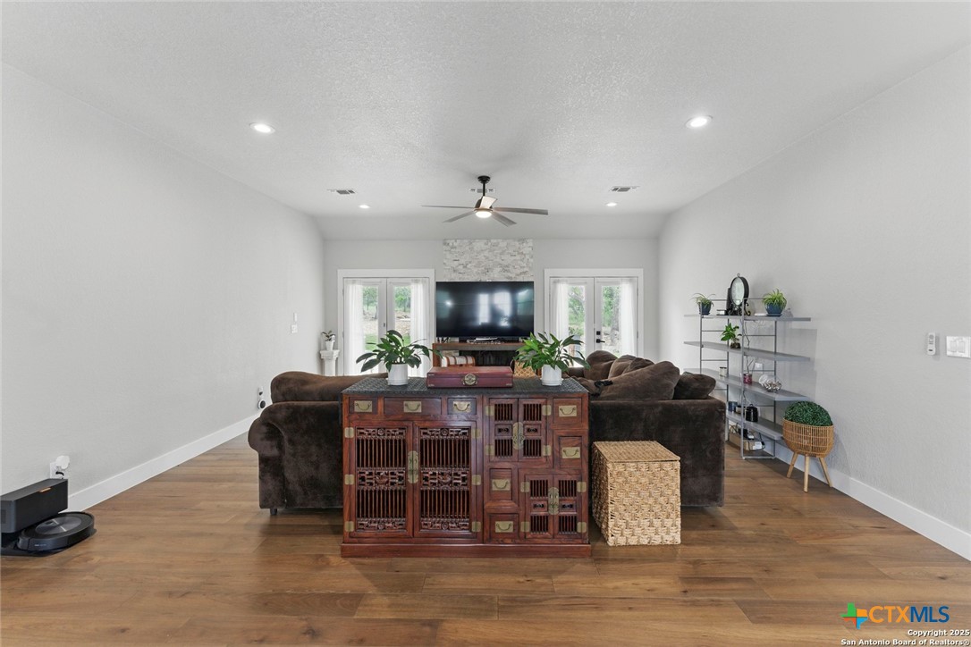 725 Winding View Property Photo 7