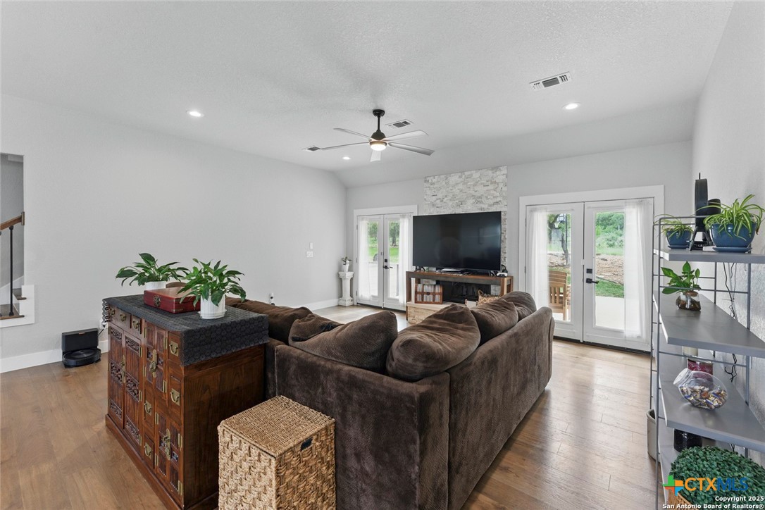 725 Winding View Property Photo 8