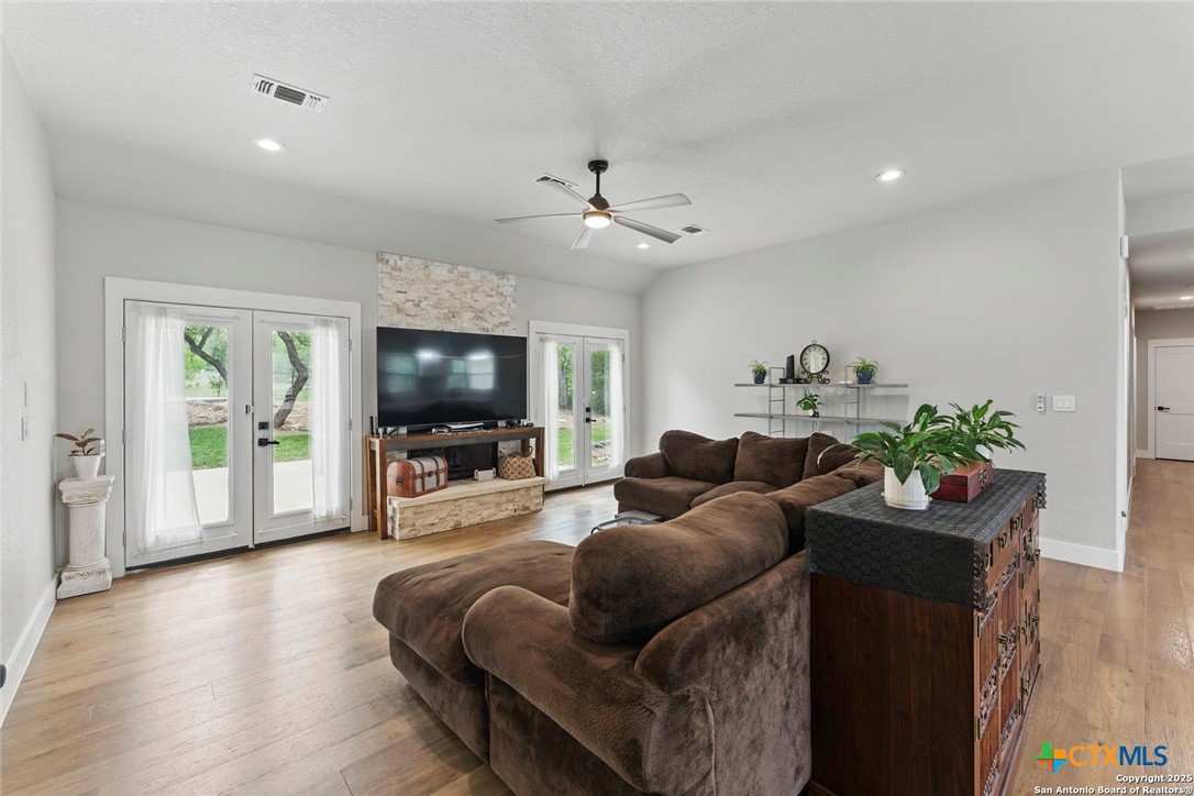 725 Winding View Property Photo 9