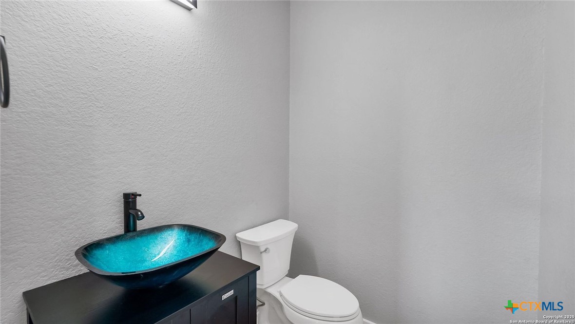 725 Winding View Property Photo 23
