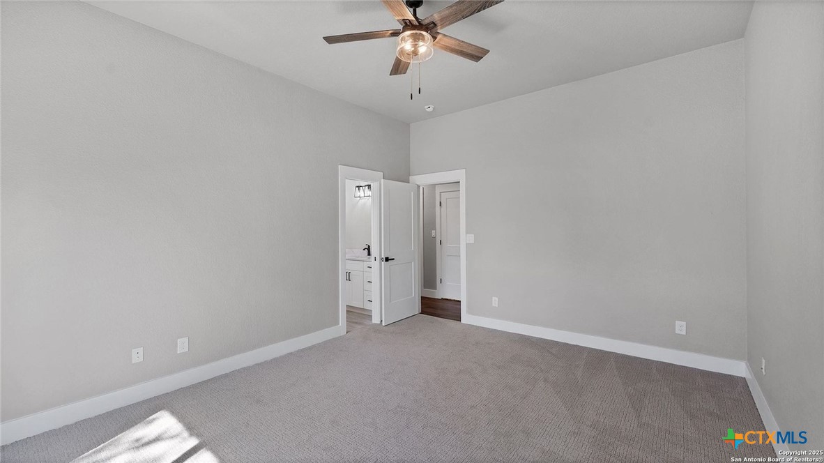 725 Winding View Property Photo 33