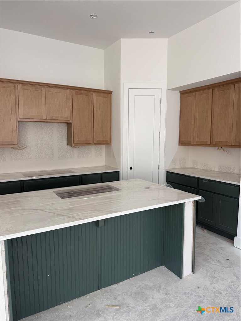 261 Basket Flower Loop Property Photo 4