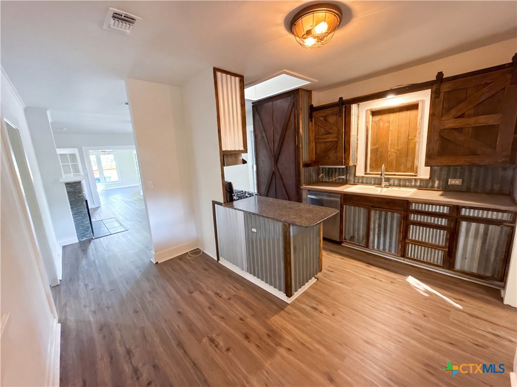 111 S College Street Property Photo 10