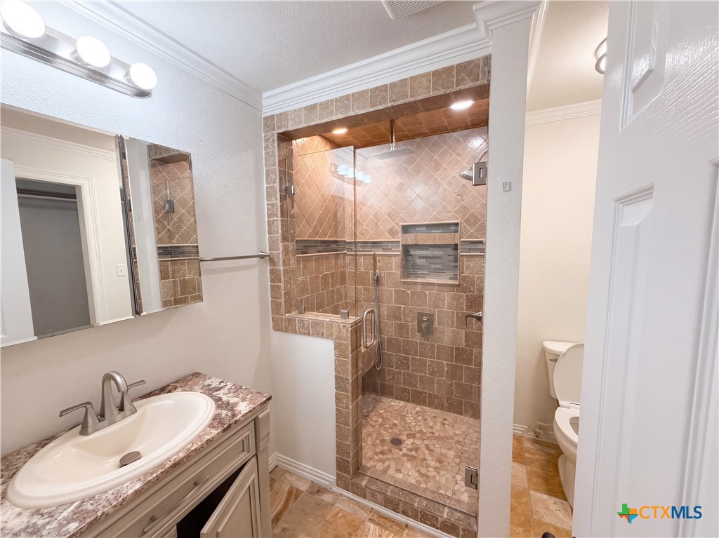 111 S College Street Property Photo 16