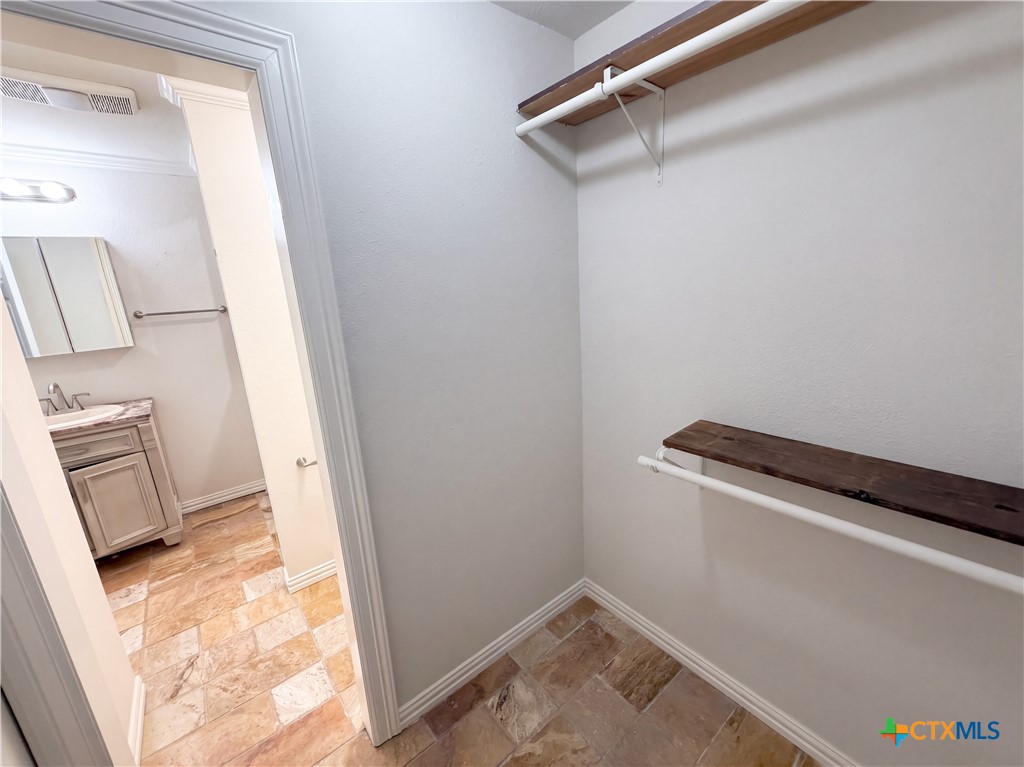 111 S College Street Property Photo 19