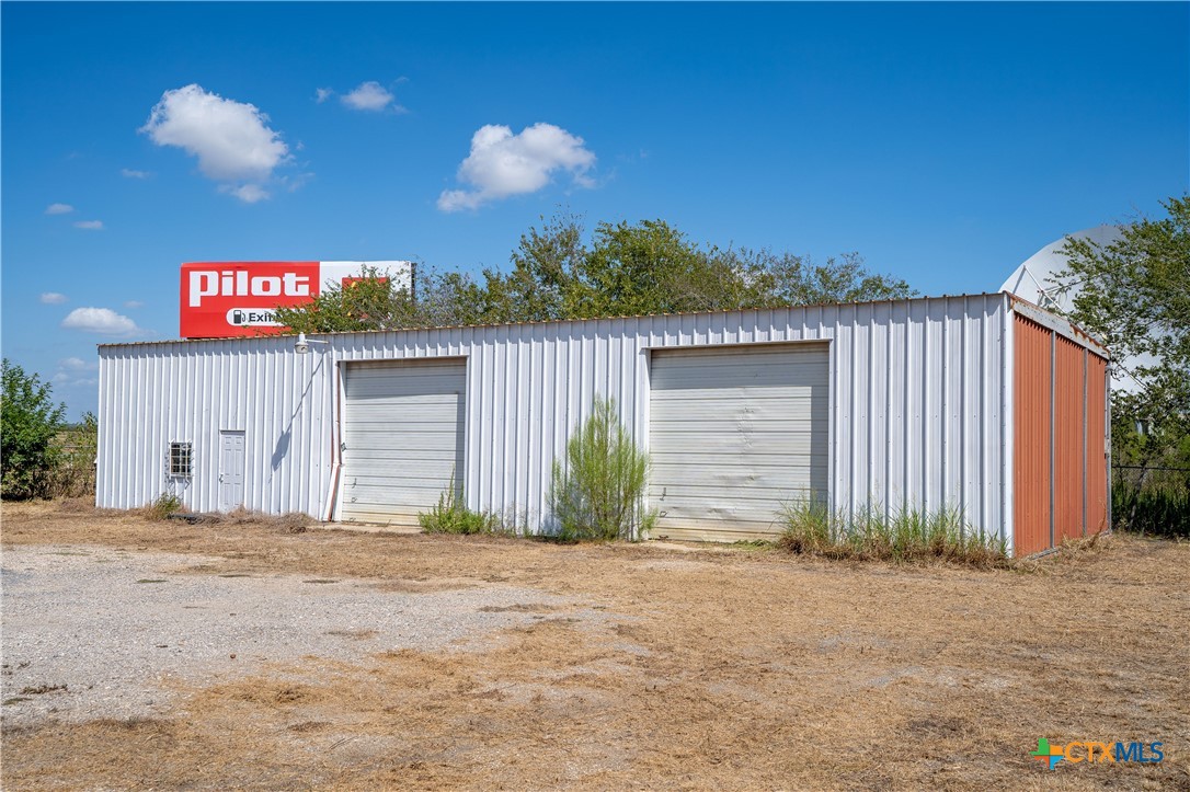 8956 N Us Highway 183 Property Photo 4