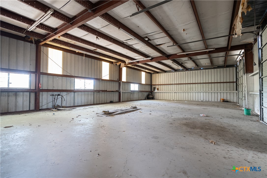 8956 N Us Highway 183 Property Photo 13