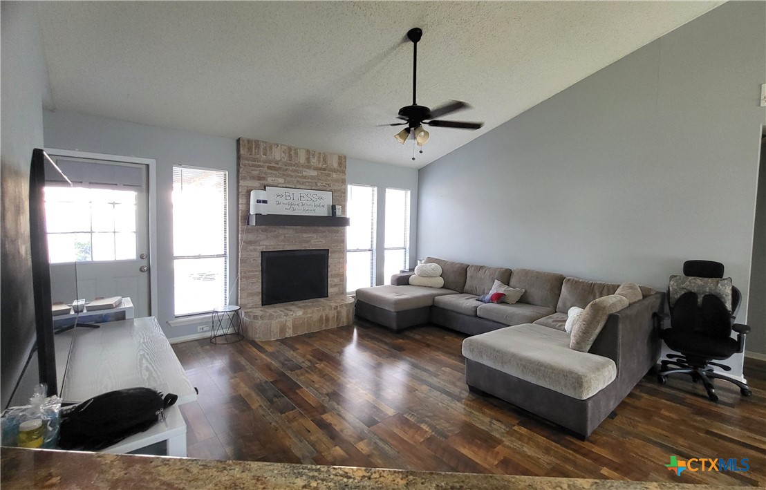 422 Kingwood Drive Property Photo 4