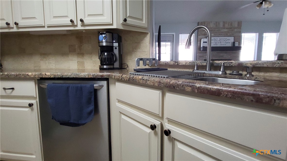 422 Kingwood Drive Property Photo 8